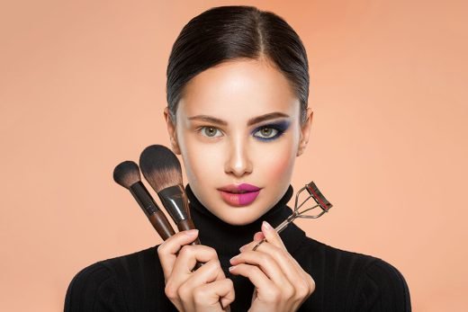 portrait-of-a-girl-with-tools-for-making-makeup-ne-5X38TYW.jpg